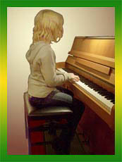Kind aan de piano